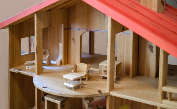 Doll House Assembly in Simi Valley